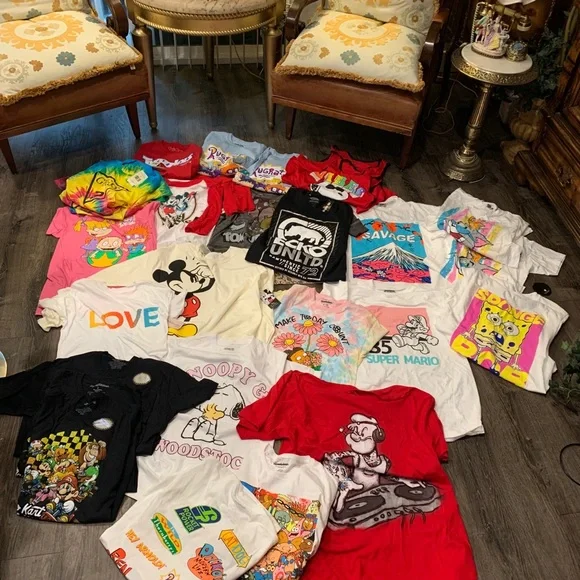 NWOT 28 Shirt Nintendo, Guess,Disney, Nickelodeon,Philosophy and More - Picture 13 of 13